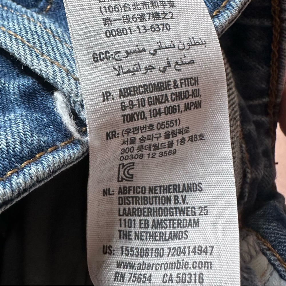 Abercrombie & Fitch Curve Love High Rise Mom Jean Distressed Sz 26 / 2 short - Picture 8 of 14